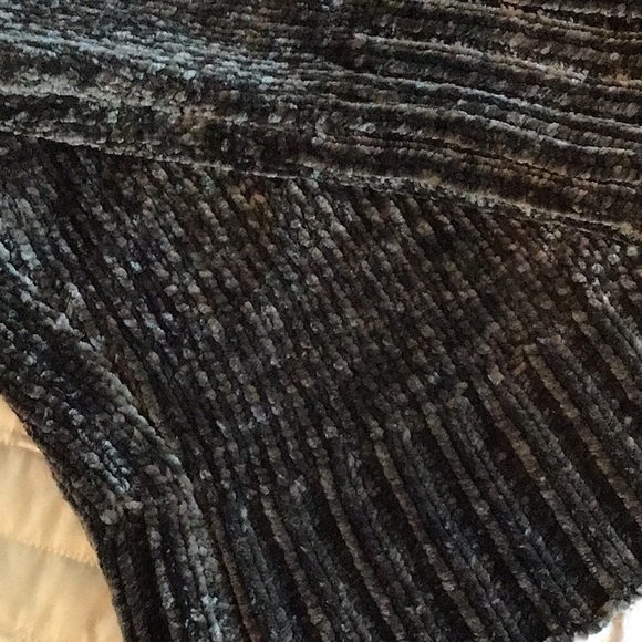 Beautiful chenille sweater - Picture 2 of 4